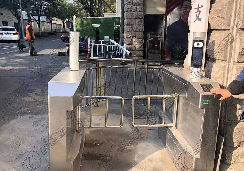嘉興交警支隊創新通防撞擺閘案例