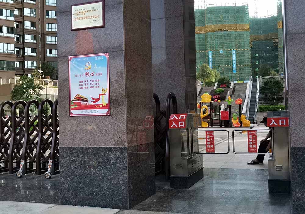 賀州市遠東江濱華府擺閘案例