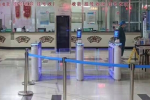 疫情防控的“閘門”一絲不能放松，人臉識(shí)別測溫閘機(jī)智防疫火